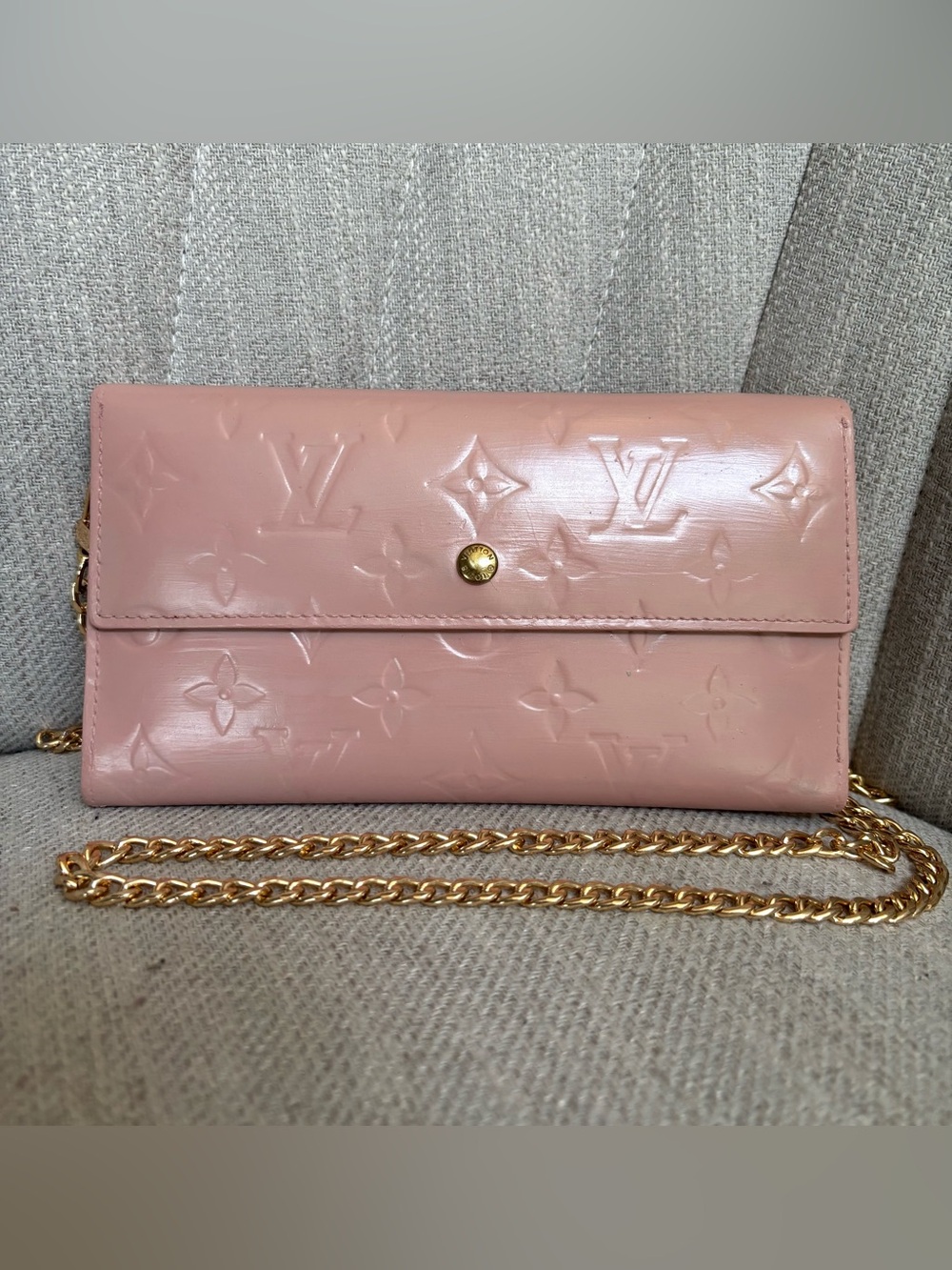 LOUIS VUITTON Monogram Beige Pink Vernis Reade Wallet on Chain
